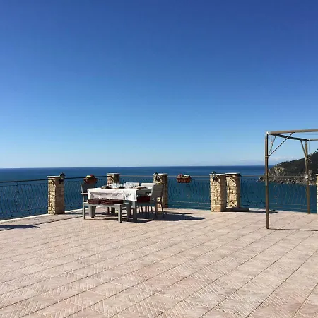 A Moneglia, Tra Portofino E Le Cinque Terre