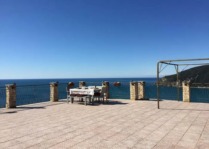 A Moneglia, Tra Portofino E Le Cinque Terre