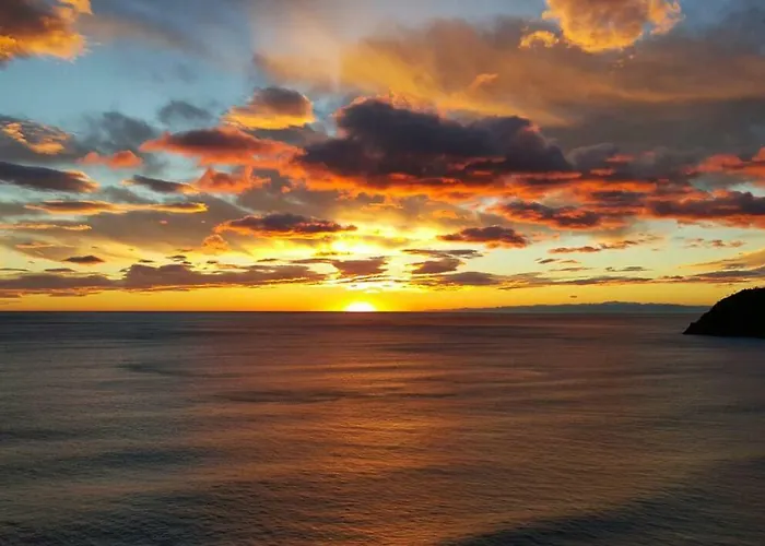 A Moneglia, Tra Portofino E Le Cinque Terre Moneglia