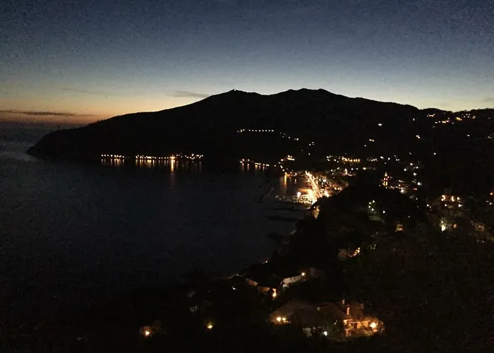 A Moneglia, Tra Portofino E Le Cinque Terre Moneglia