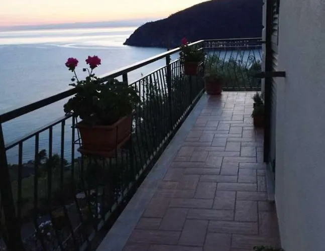 A Moneglia, Tra Portofino E Le Cinque Terre Moneglia